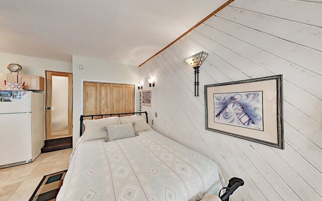 13tr23qb Studio Bedroom Condo