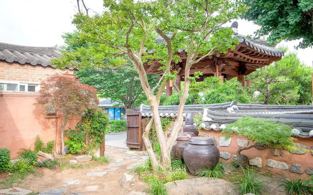 Jeonju Omokheon Hanok Stay