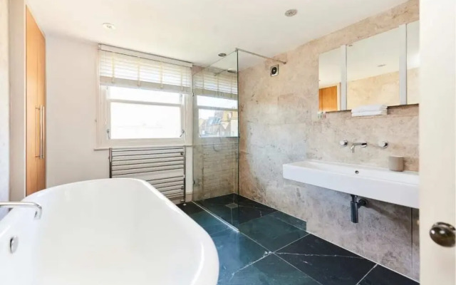 The Walterton Sanctuary - Bright 3bdr Flat