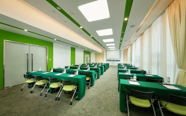 Holiday Inn Express Leshan City Square