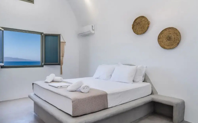 Amethyst Luxury Suites - Oia Junior Suite