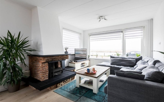 Spacious Nice House Near Amsterdam City Centre and Schiphol Airport - Hotel in Ámsterdam - Photo 4