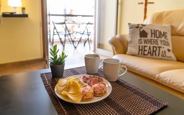 Gold Feathers Apartment By STAY BnB