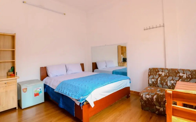 Van Xuan Hotel by OYO Rooms