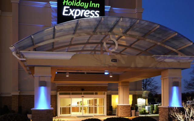 Holiday Inn Express Hampton - Coliseum Central, an IHG Hotel
