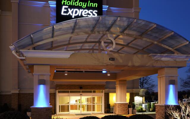 Holiday Inn Express Hampton - Coliseum Central, an IHG Hotel