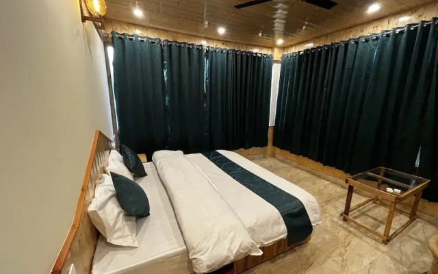 Hotel Mid Orchard Kasol (Riverside)