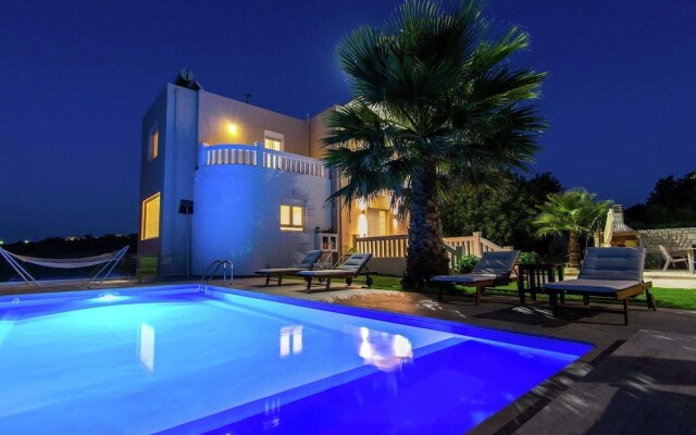 Infinity Pool Villa With Sea Views Near Rethymno City & Beach and Shaded BBQ