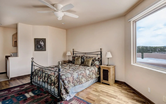 Dorthia Garden Retreat & Views