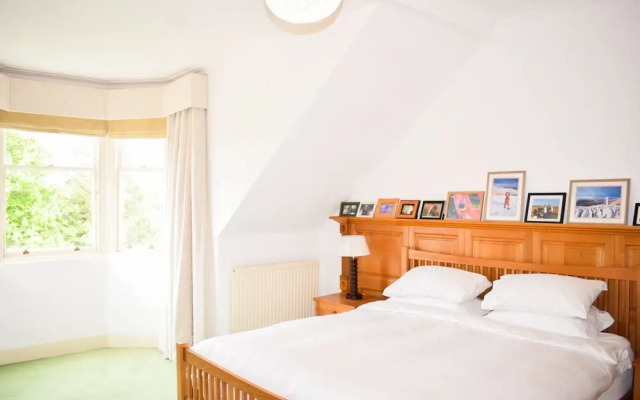 Beautiful & Bright Three Bedroom Home