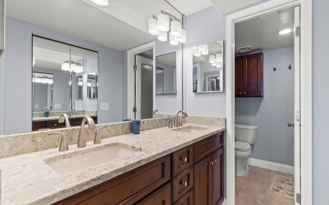 Reflections on the Gulf by Vtrips