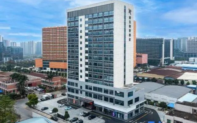 REZEN LONGUU Hotel (Foshan Sanshan Newcity North Subway Station Store)