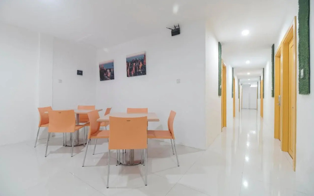RedDoorz Plus near LRT Cinde Sudirman Palembang - Hotel in Palembang - Photo 3
