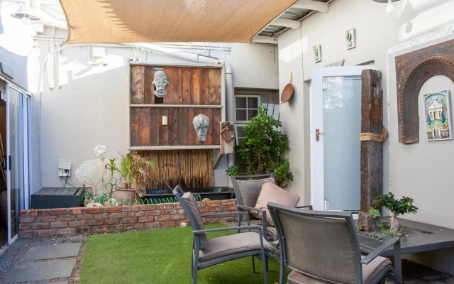 Bedrock Family 2 x Rooms 8 Sleeper with Kitchenette