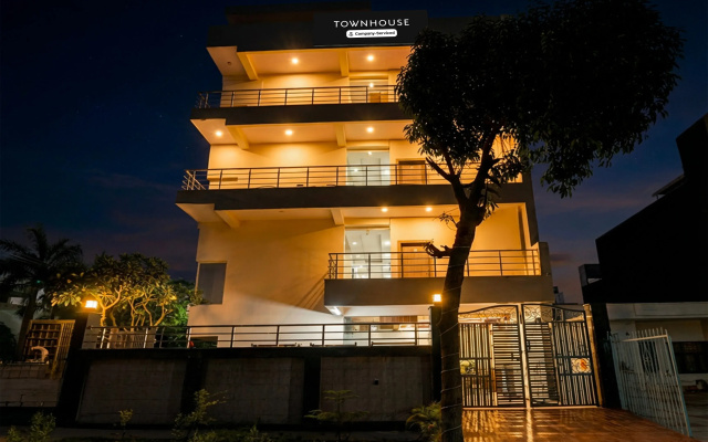 Classic With Balcony Palm Paradise