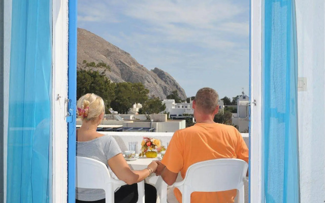 Santa Irini Hotel