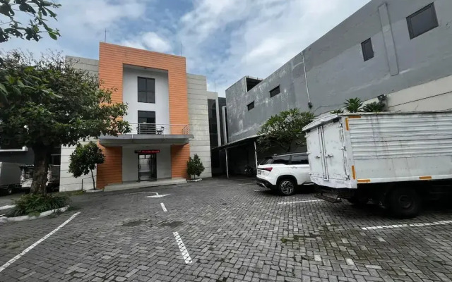 OYO 94442 Jebres Inn