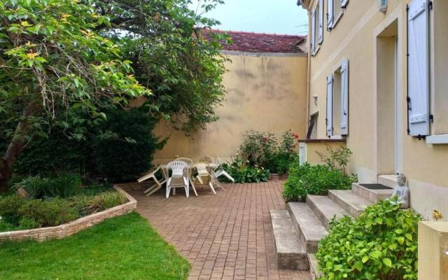 Square bnb Appartement avec jardin à 10 min de Disneyland