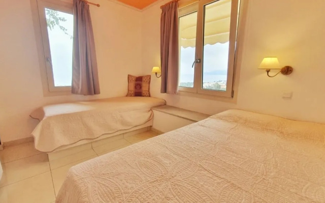Room in Apartment - One Private Studio With Stunning Full sea View, Shared Pool and Ac