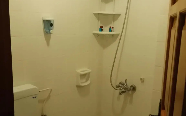 Arya Hotel