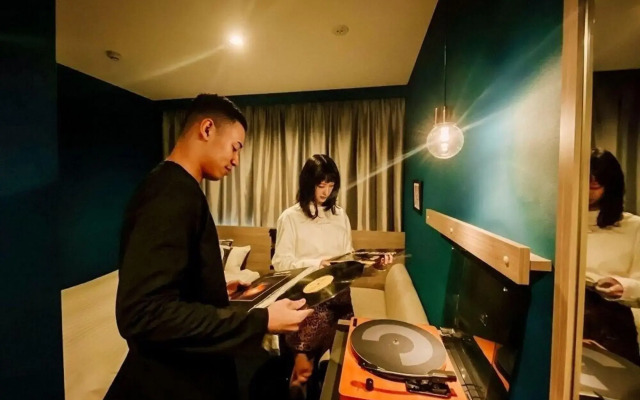 Hotel She, Osaka