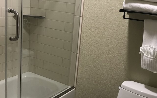 Blue Grass Inn & Suites