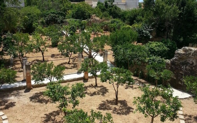 Quaint Holiday Home in Lecce Apulia near Town Center