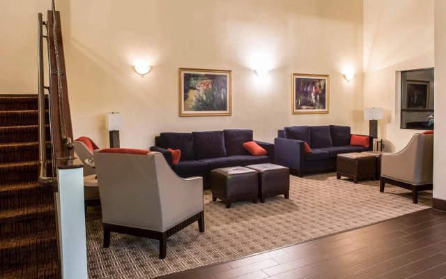 Comfort Suites - Near The Galleria