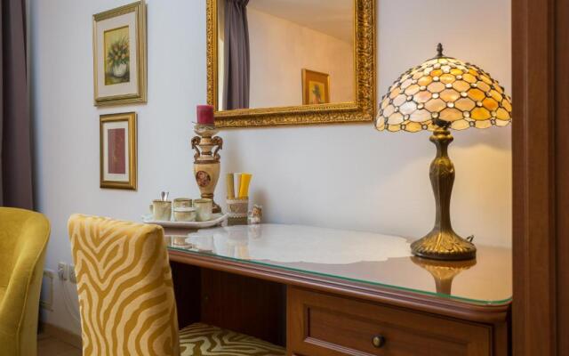 Romantic Luxury Rooms
