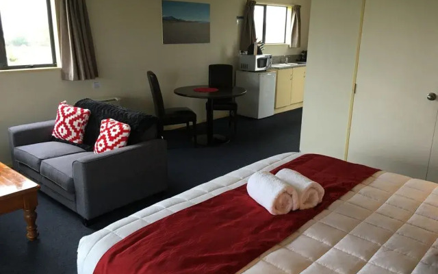 Haast River Top 10 Holiday Park
