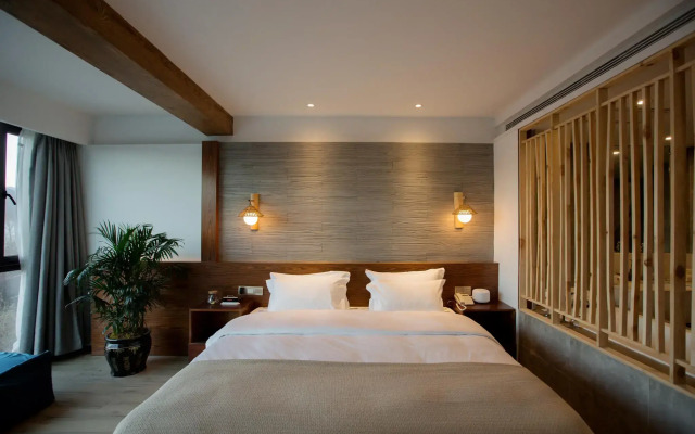 Lugu Lake Er San hotel