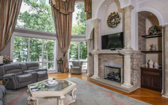 Preston on the Lake 5 Bedroom House