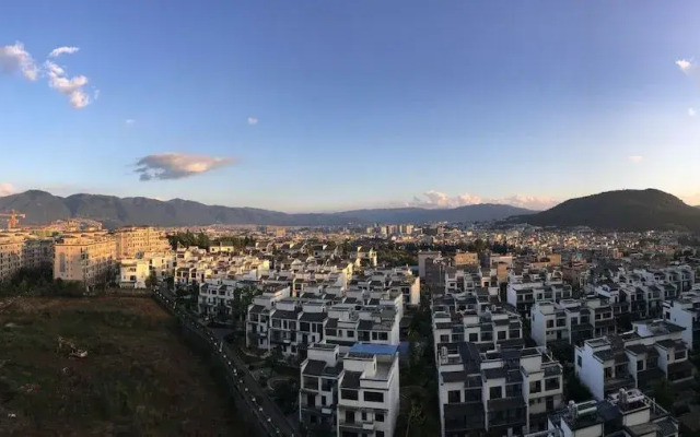 Tengchong Two Suite Guesthouse