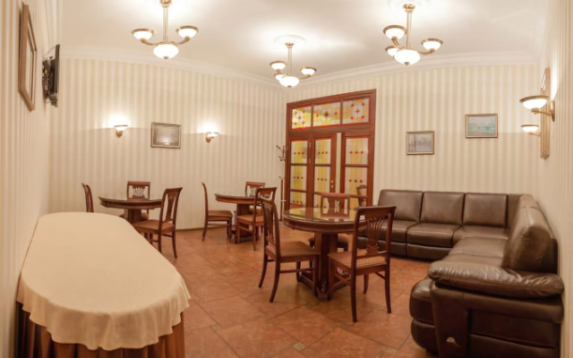 Гостиный Дом