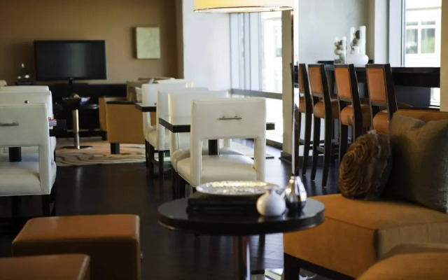 Renaissance Arlington Capital View Hotel