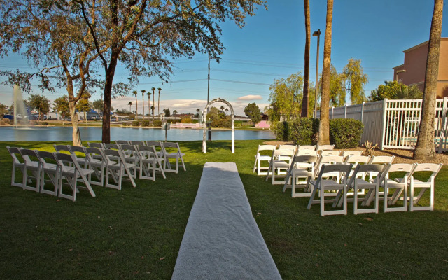 Windmill Suites Surprise - Phoenix, an Ascend Collection Hotel