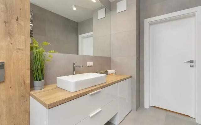 Port Marine With Sea View by Renters