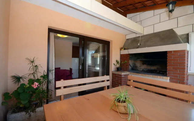 Apartment Leo