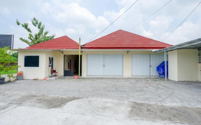 RedDoorz near Sleman City Hall 3