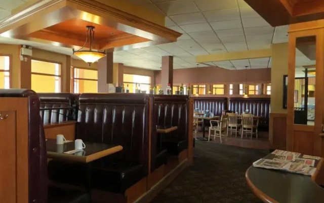Athabasca Valley Inn & Suites