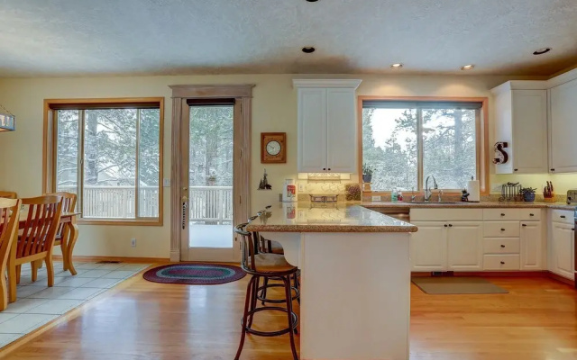 18 Hickory Pet-friendly Home With Expansive View of Pines by Redawning