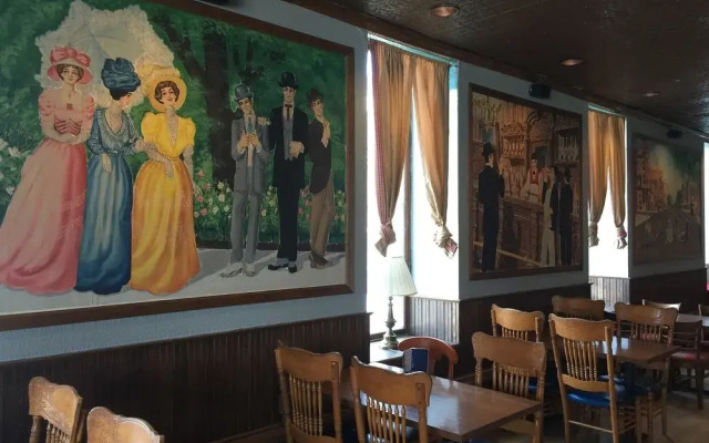 Historic Calumet Inn