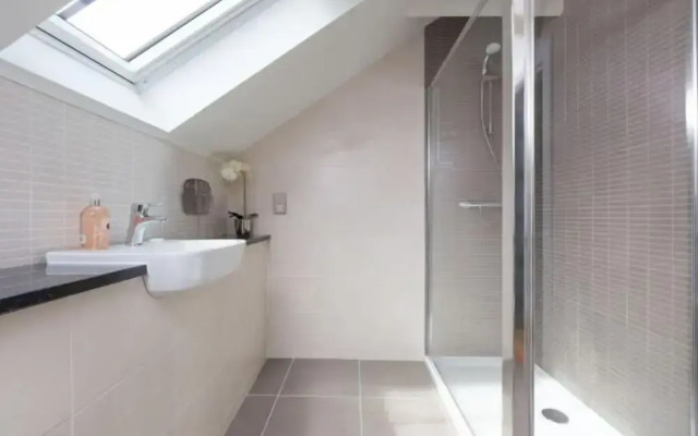 JOIVY Trendy 1-bedroom Main Door House in New Town