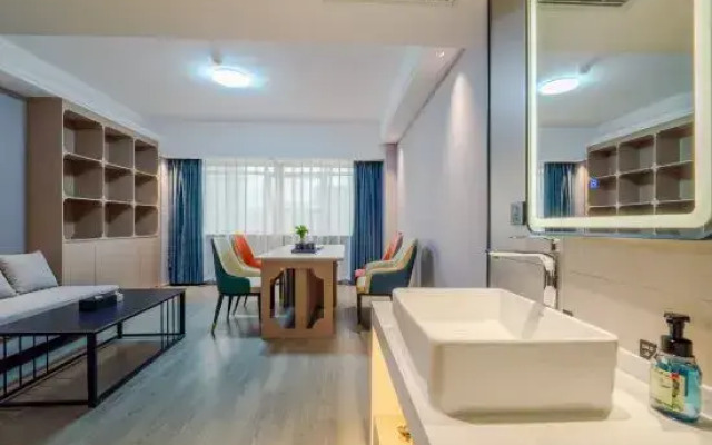 HEBE Xiyin Hotel (Lengshuijiang Riverside Park)