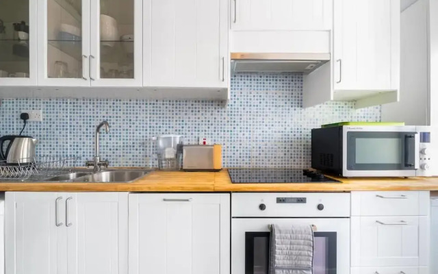 Bright Large Home in Clapham, Sleeps 8!
