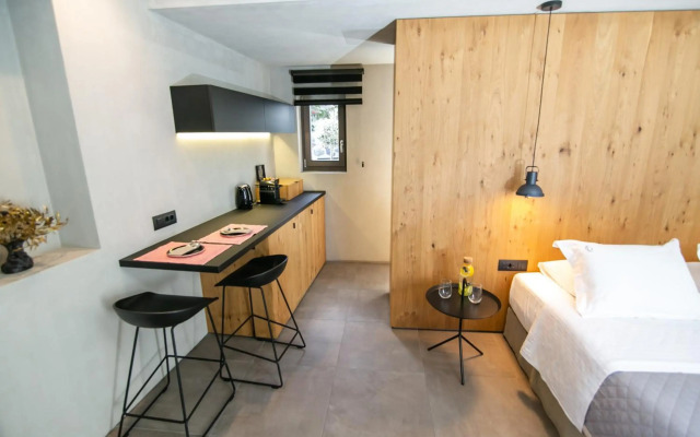 Marquise Suites - Adults Only