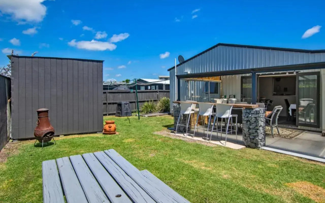 Sunnyside Spa Retreat - Mangawhai Holiday Home