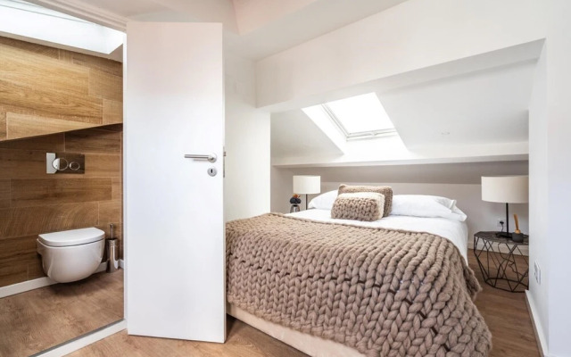 Akicity Alfama Selected