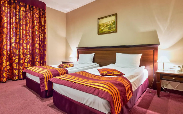 Yantra Grand Hotel -Sharlopov Hotels