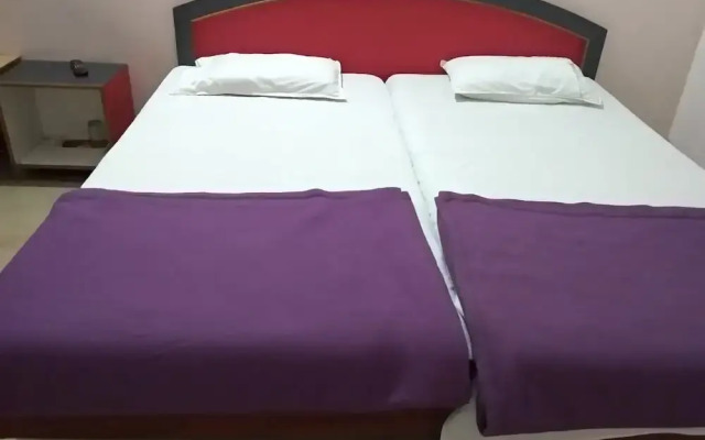Iroomz Hotel Sagar Deluxe